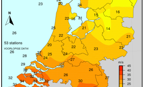 Figuur 3: maximale windstoot, afgerond in hele m/s. Omrekenen van m/s naar km/uur door te vermenigvuldigen met 3,6. Een windstoot van 34 m/s is gelijk aan (afgerond) 34x3,6=122 km/uur.