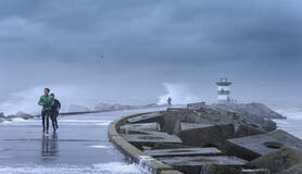 storm aan de kust in Nederland