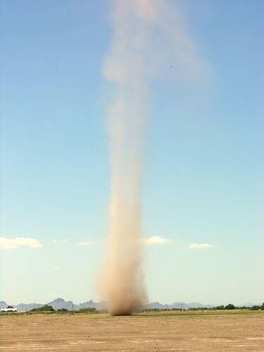 Een ‘dust devil’ in de woestijn van Arizona in de Verenigde Staten, bron: NASA.