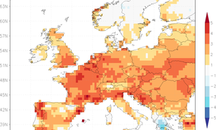 Figuur 1: Trend in de hoogste 3-daags gemiddelde maximumtemperatuur als veelvoud van de wereldgemiddelde temperatuurstijging. Bij ons zijn hittegolven twee à drie graden warmer geworden sinds 1950.