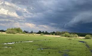 foto van donkere lucht bij oostzaan begin mei 2024